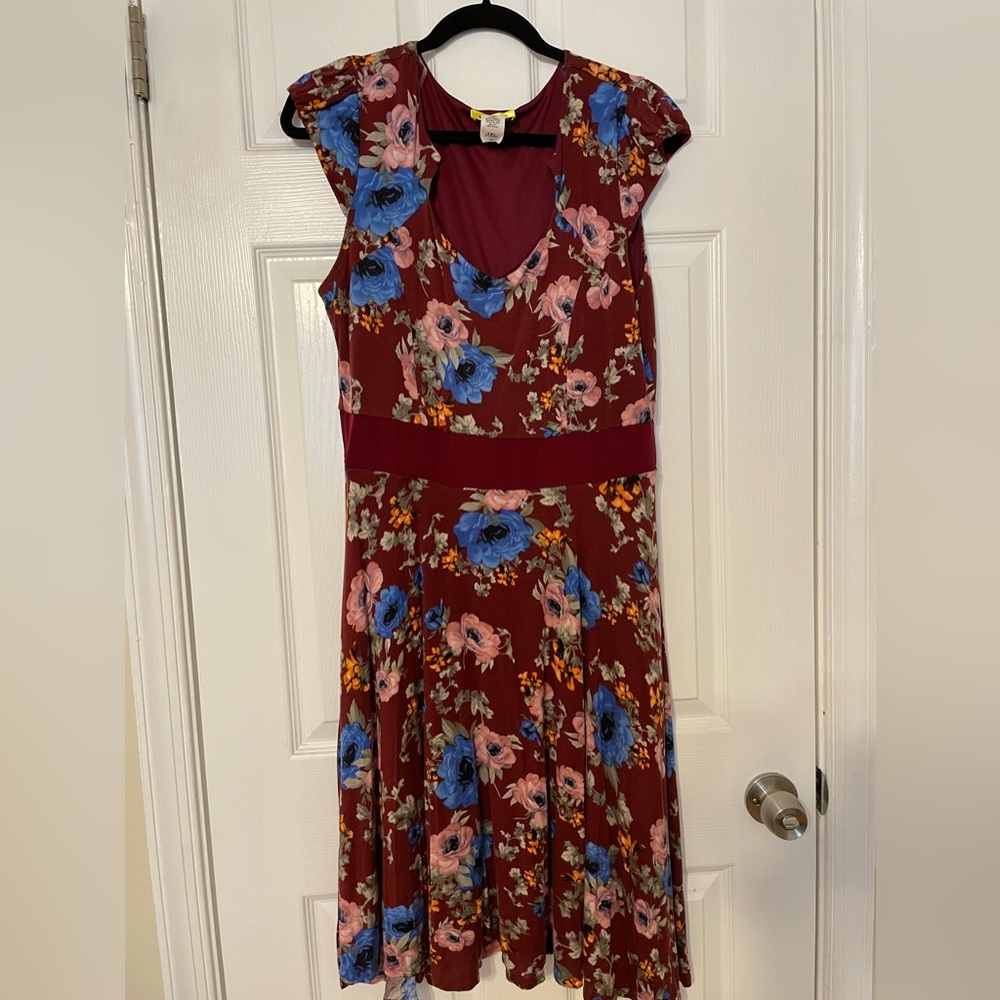 ModCloth retro-style stretchy dress burgundy w/ blue and pink floral pattern 1X